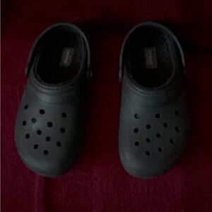 CROCS Kids Black fuzz lined clog